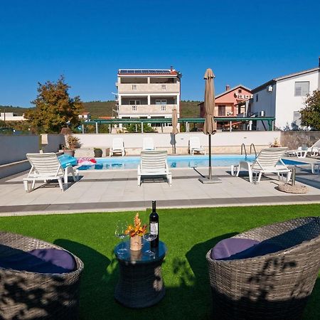Apartment Tony With Private Pool Sukošan Екстериор снимка