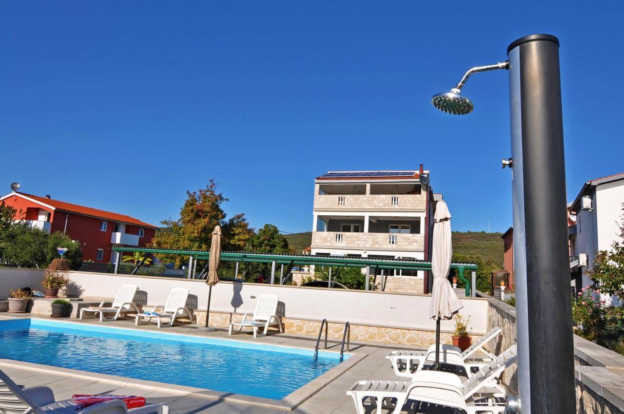 Apartment Tony With Private Pool Sukošan Екстериор снимка