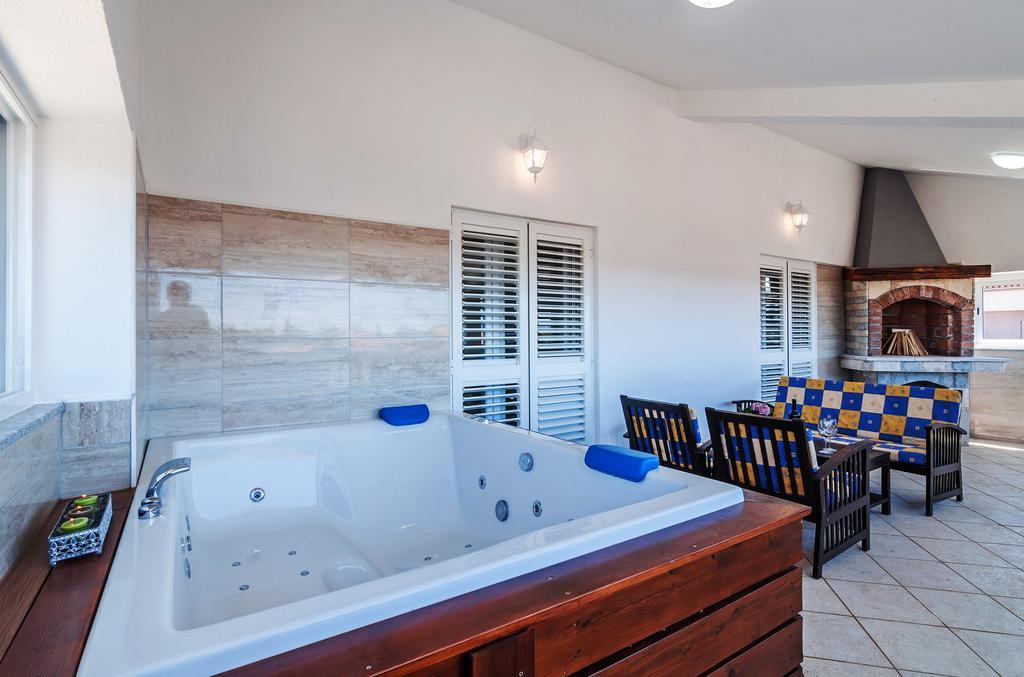 Apartment Tony With Private Pool Sukošan Екстериор снимка