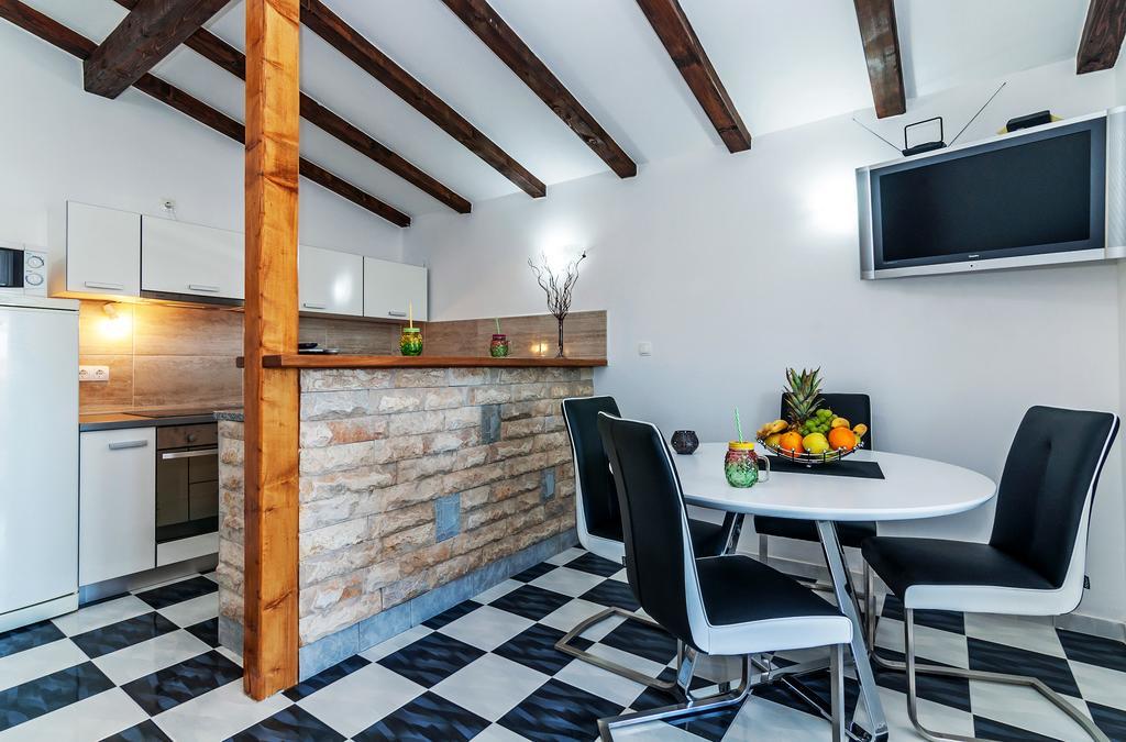 Apartment Tony With Private Pool Sukošan Екстериор снимка