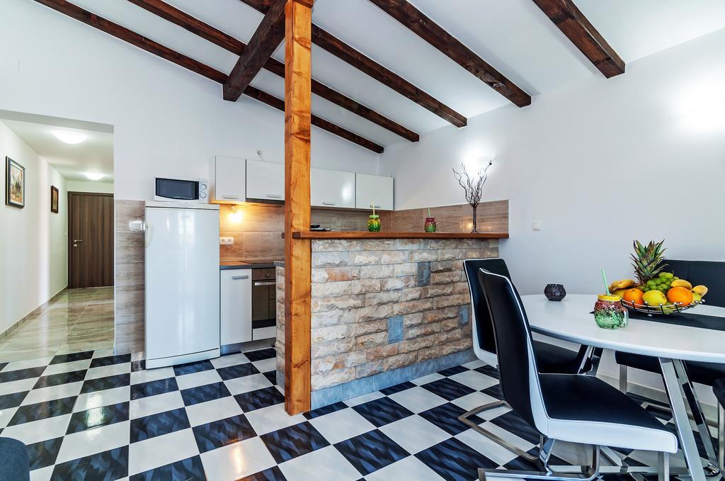 Apartment Tony With Private Pool Sukošan Екстериор снимка