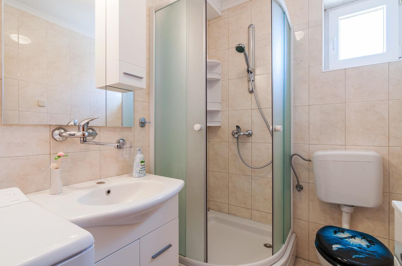 Apartment Tony With Private Pool Sukošan Екстериор снимка