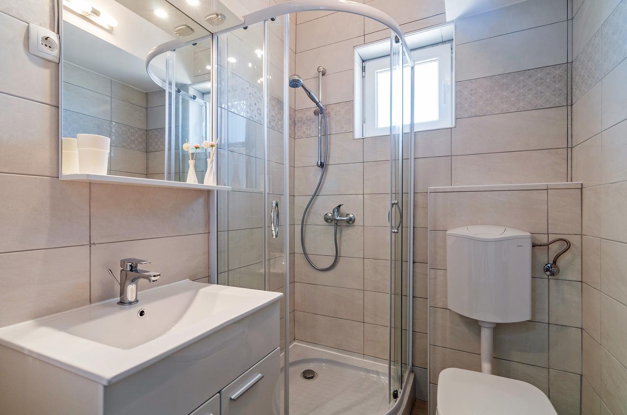 Apartment Tony With Private Pool Sukošan Екстериор снимка