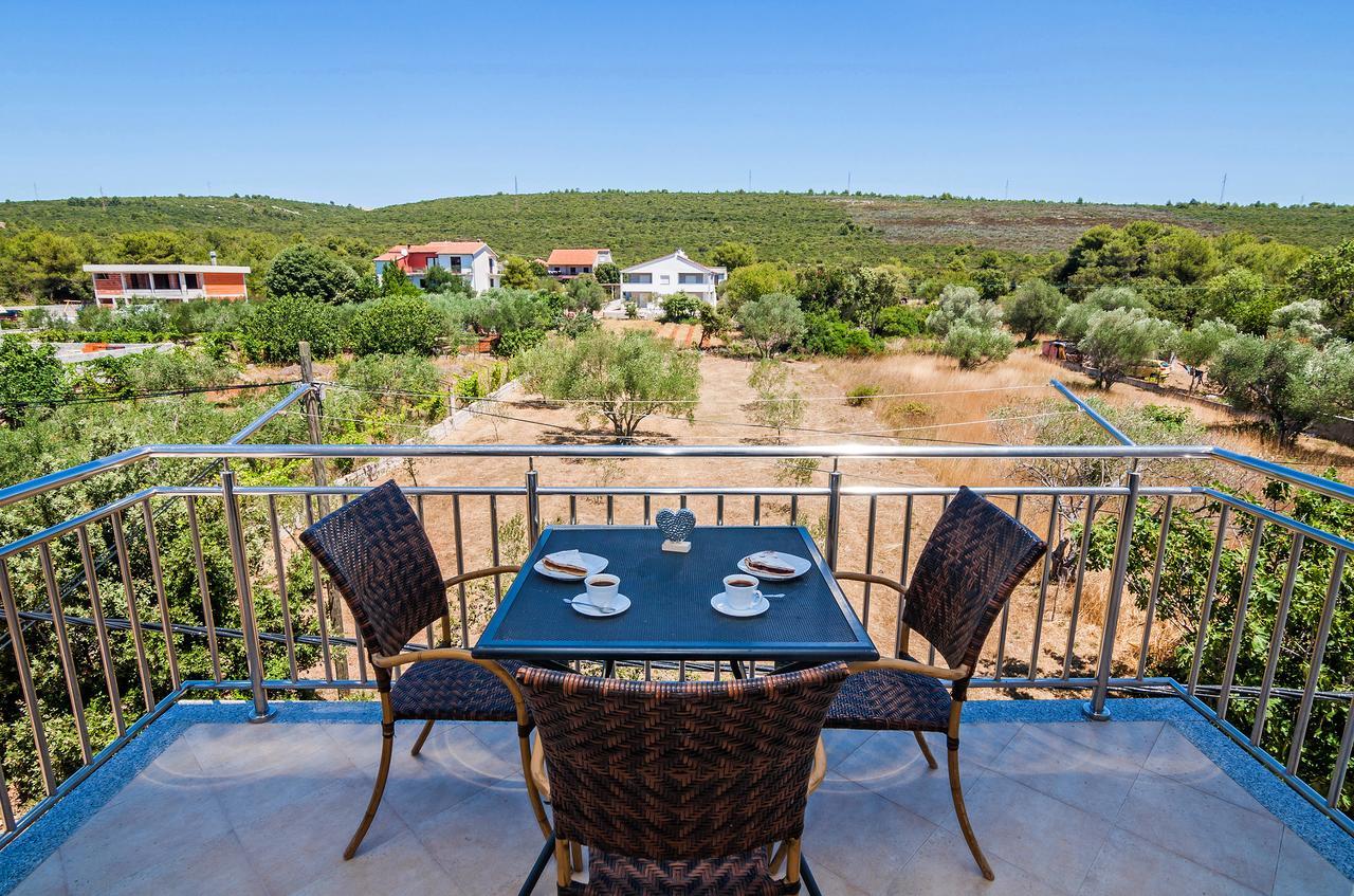 Apartment Tony With Private Pool Sukošan Екстериор снимка