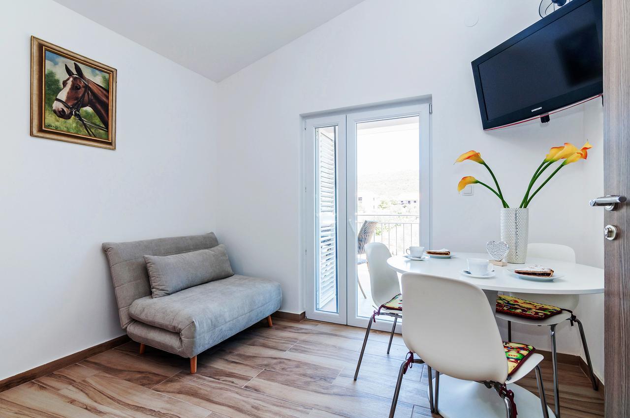 Apartment Tony With Private Pool Sukošan Екстериор снимка