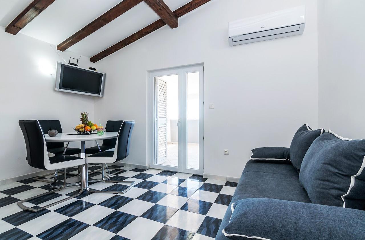 Apartment Tony With Private Pool Sukošan Екстериор снимка